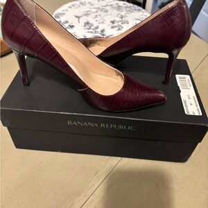 Banana Republic Women's Dark Red Croc-Embossed Heels
